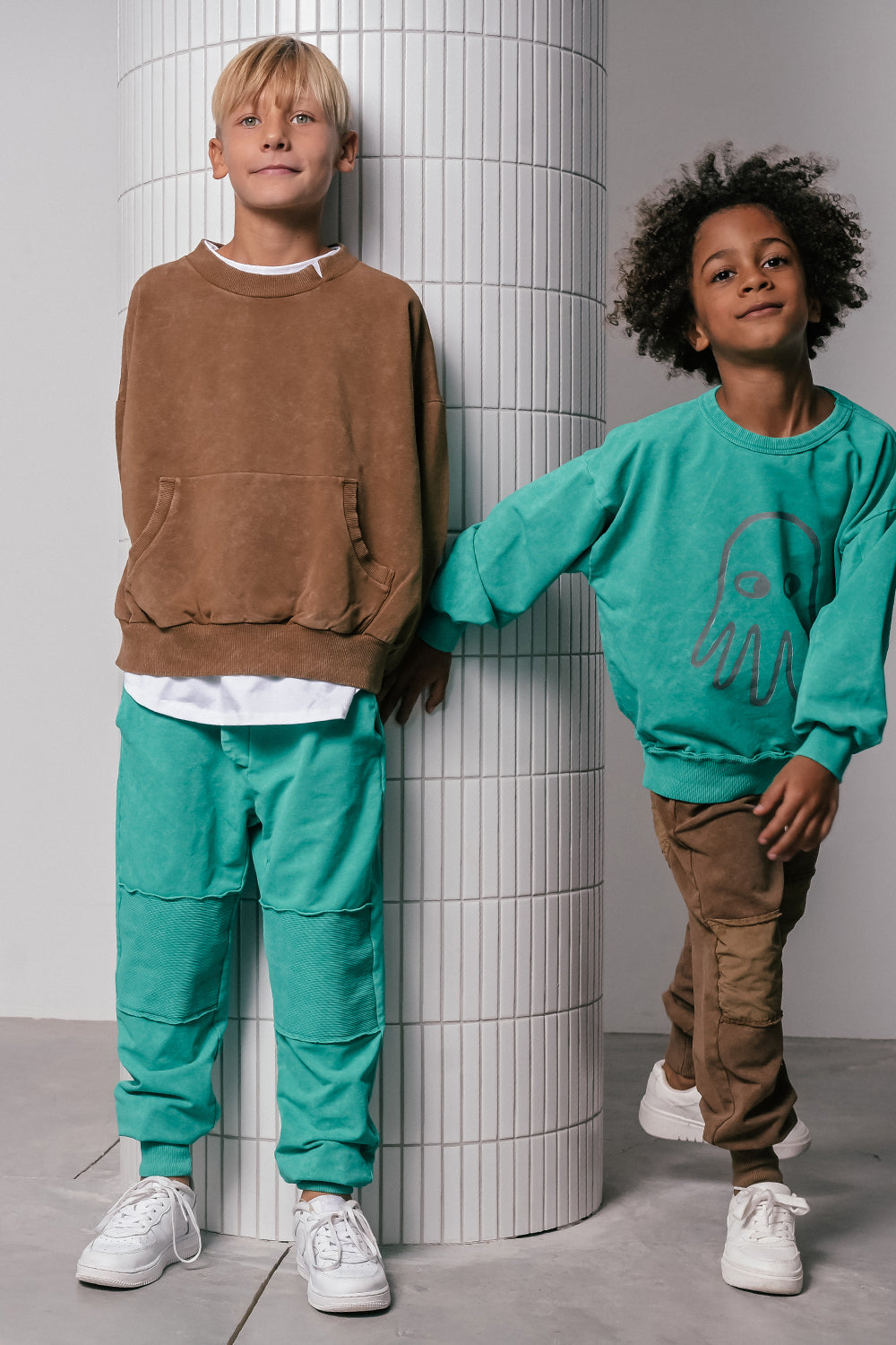 spodnie dziecięce - AMERALD PATCH PANTS