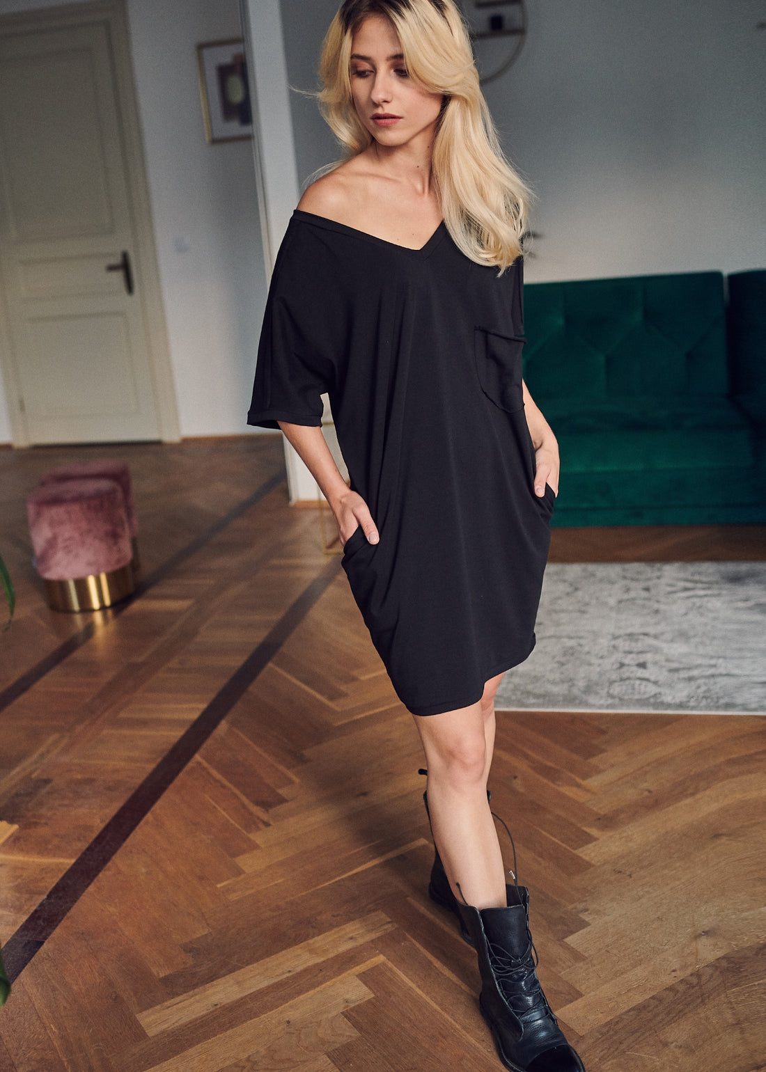 sukienka damska- TUNIC V-NECK black