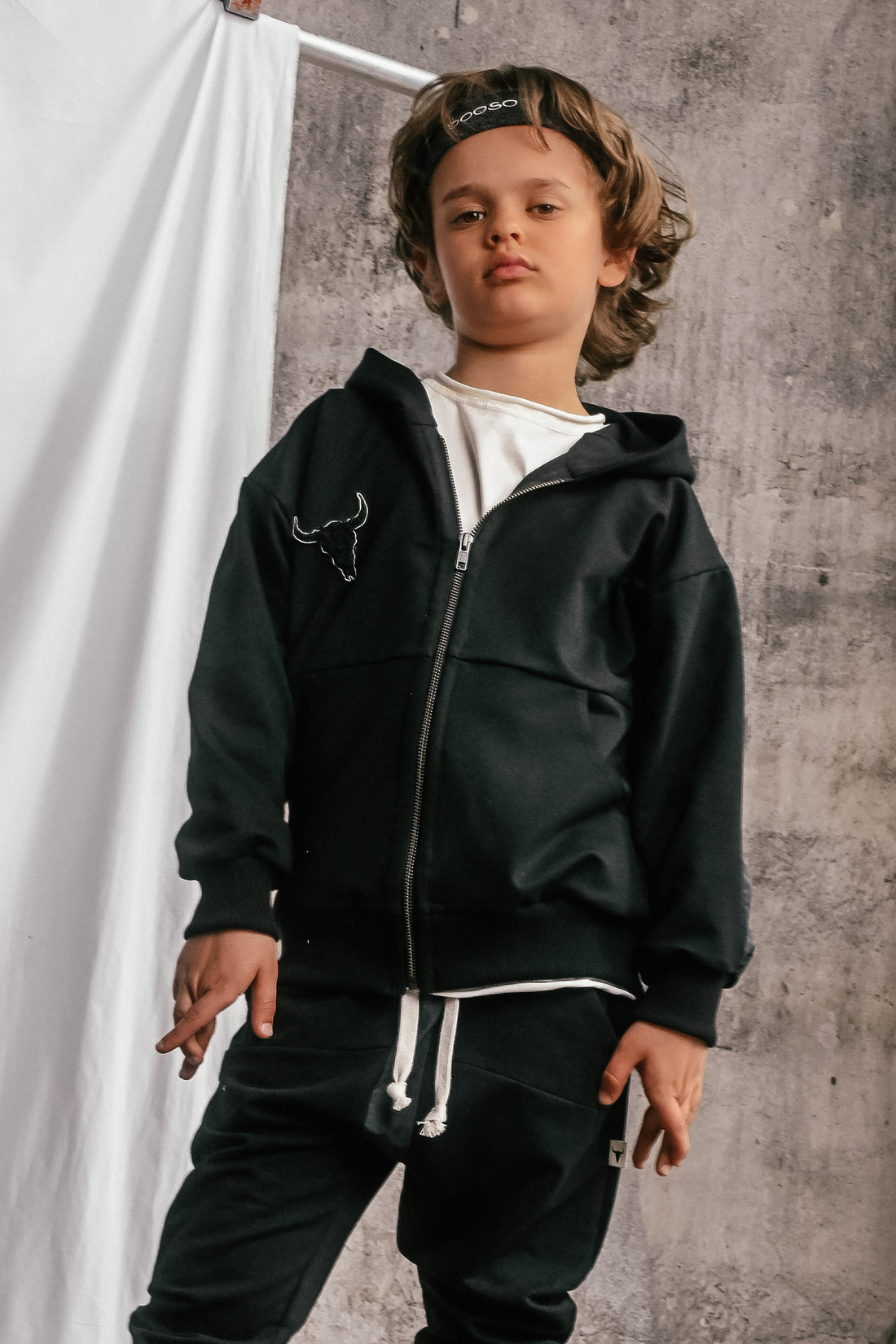 bluza dziecięca- SHORT ZIP HOODIE black