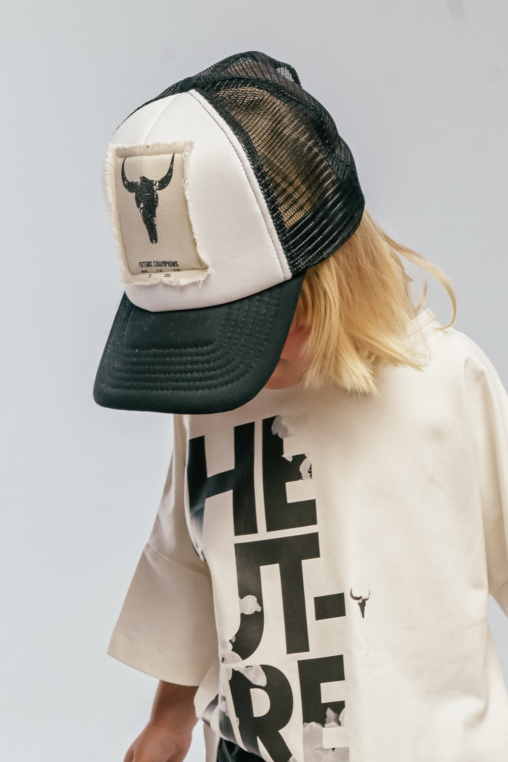 czapka dziecięca- BLACK TRUCKER CAP white/black bison